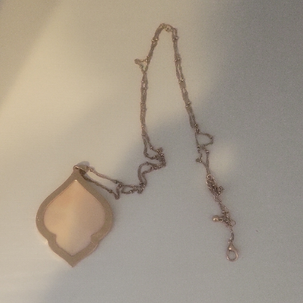 Intricate Gold Tone Moroccan style Filigree Shell Pendant Necklace with chain - Picture 5 of 5